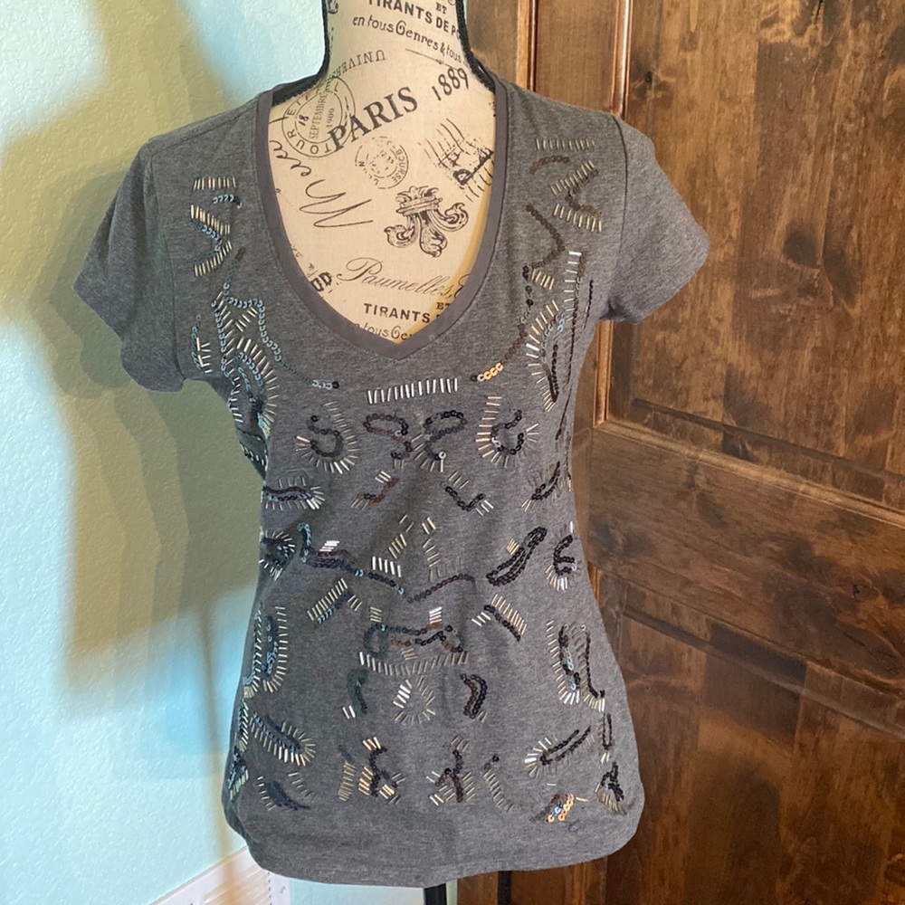 White House Black Market Embelish Front Top, Size Small